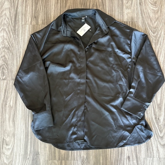 Windsor Womens Always Chic Satin Button-Down Long Sleeve Top Black NEW - Picture 2 of 8